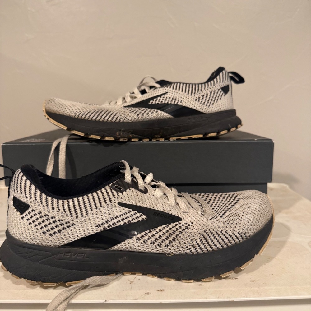 Brooks Revel 4 Running Shoes Womens 6 White Black Fair Knit Athletic 1203611B121